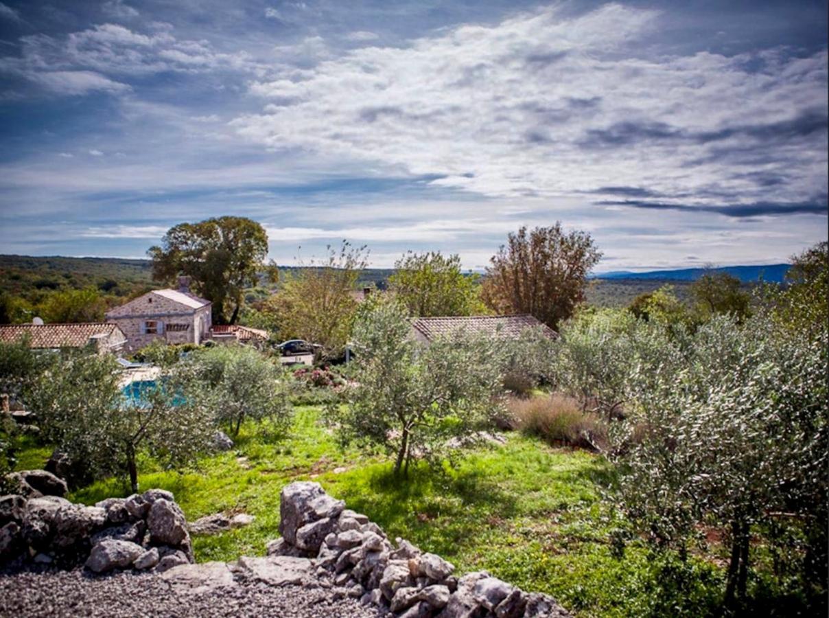 Apartamento Lovrini Dvori Brusici Exterior foto