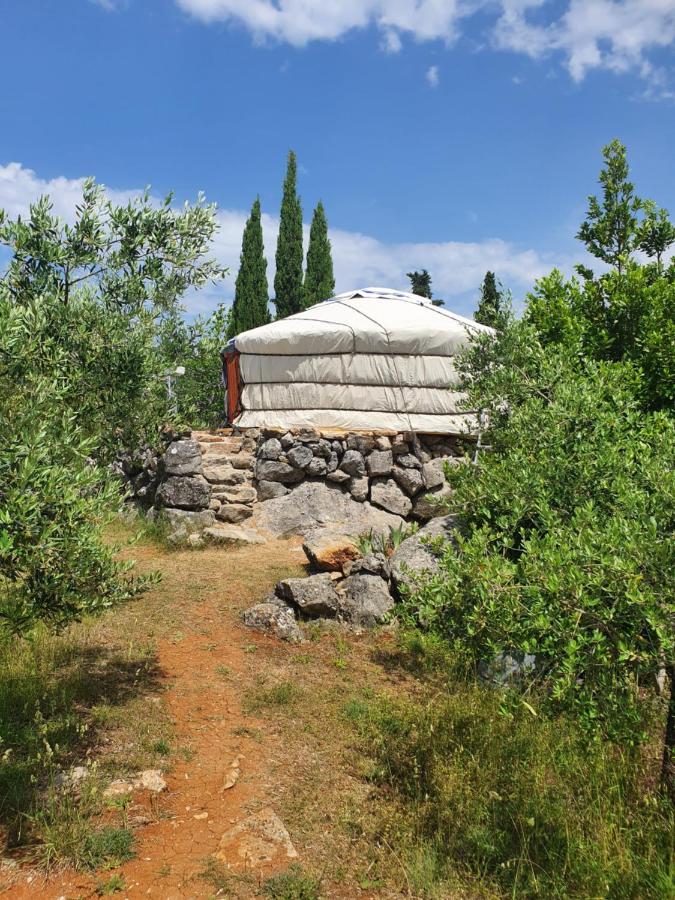 Apartamento Lovrini Dvori Brusici Exterior foto