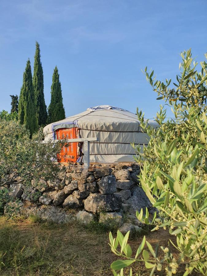 Apartamento Lovrini Dvori Brusici Exterior foto